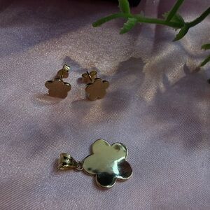 Gold Flower Pendant and Earring Set 18 karats gold